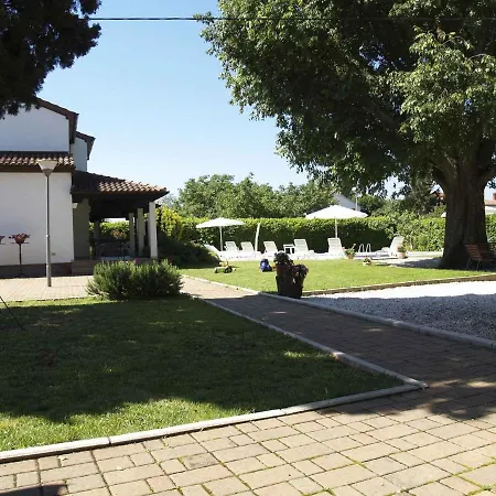 Apartman House And Apts. In Porec/istrien 33148